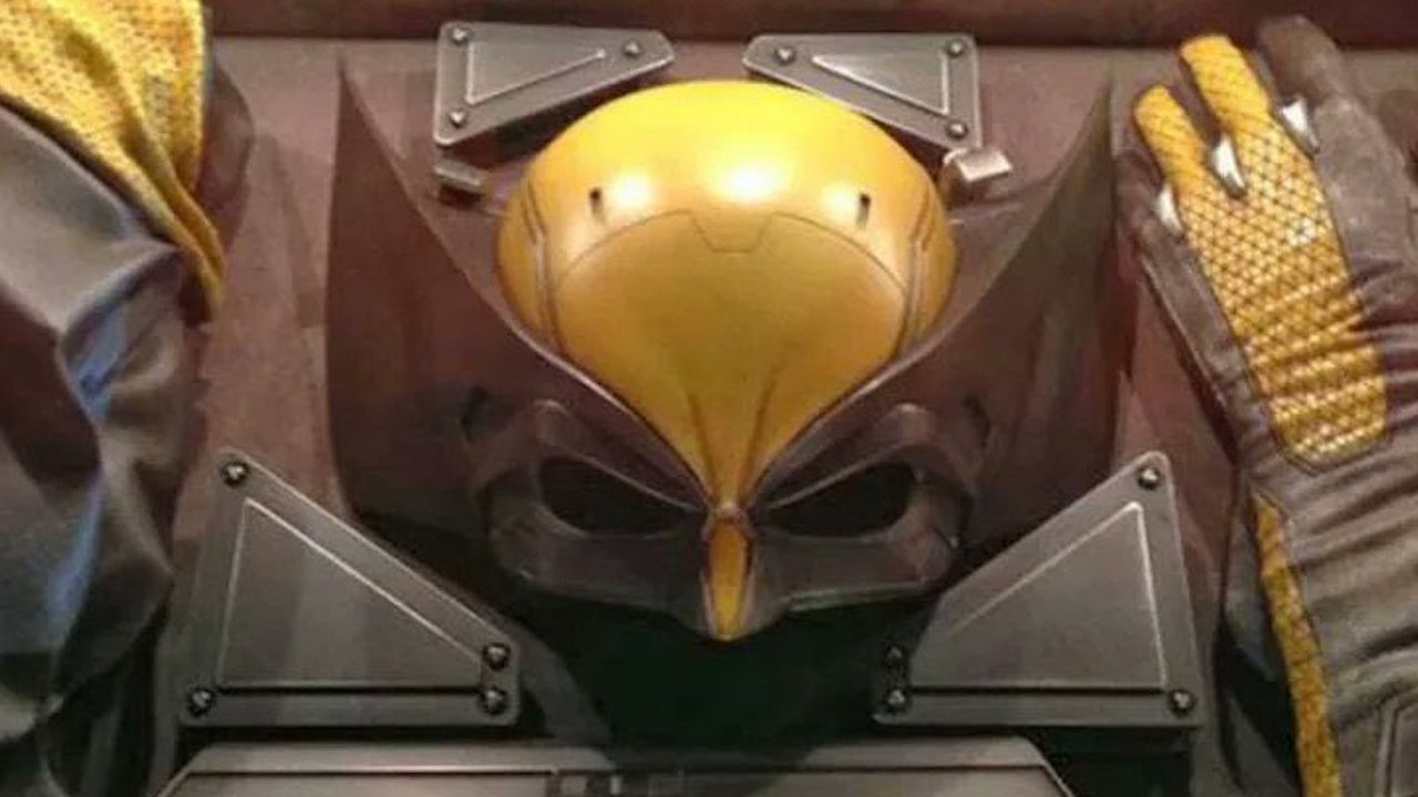 Deadpool 3: Hugh Jackman stuzzica i fan. Indosserà l'iconico costume di Wolverine?
