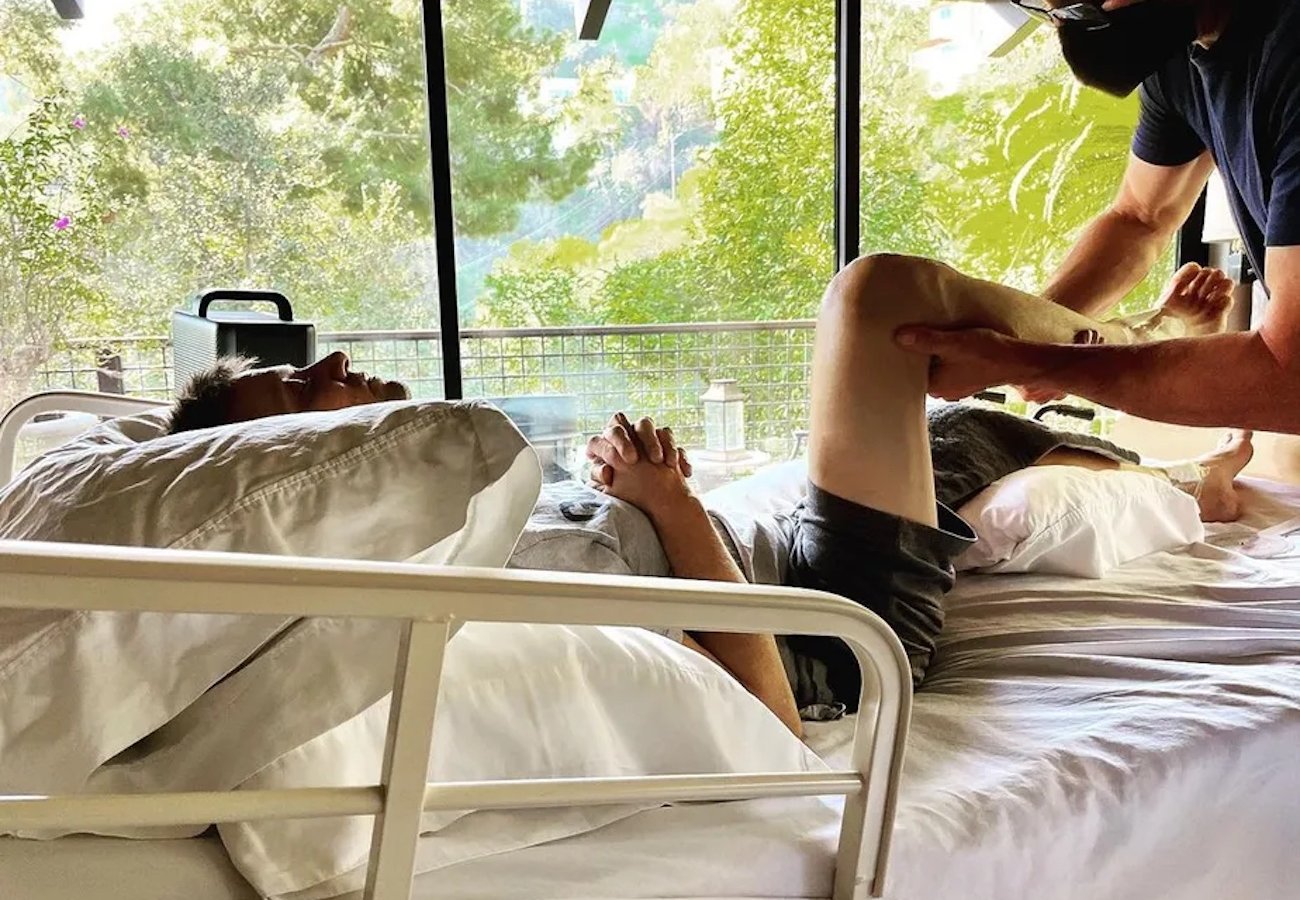 Jeremy Renner, arriva un nuovo aggiornamento: l'attore rivela di essersi rotto più di 30 ossa