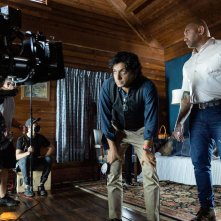 Bussano alla porta: un'immagine dal set