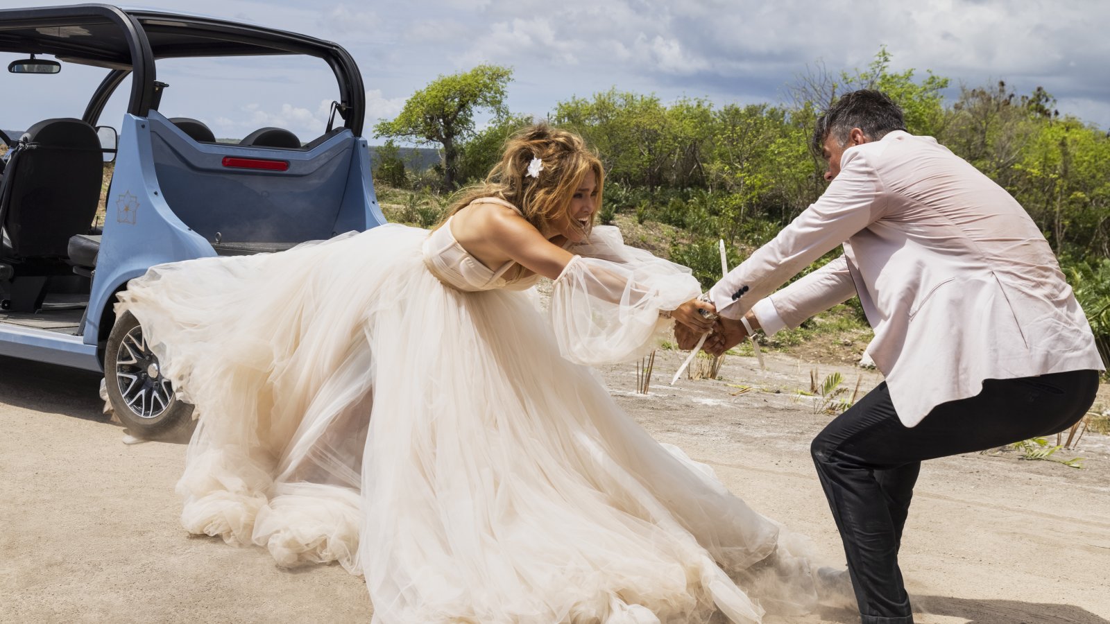 Un matrimonio esplosivo: Jennifer Lopez e Josh Duhamel raccontano le folli acrobazie in una featurette