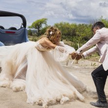Un matrimonio esplosivo: Jennifer Lopez con Josh Duhamel in una scena del film