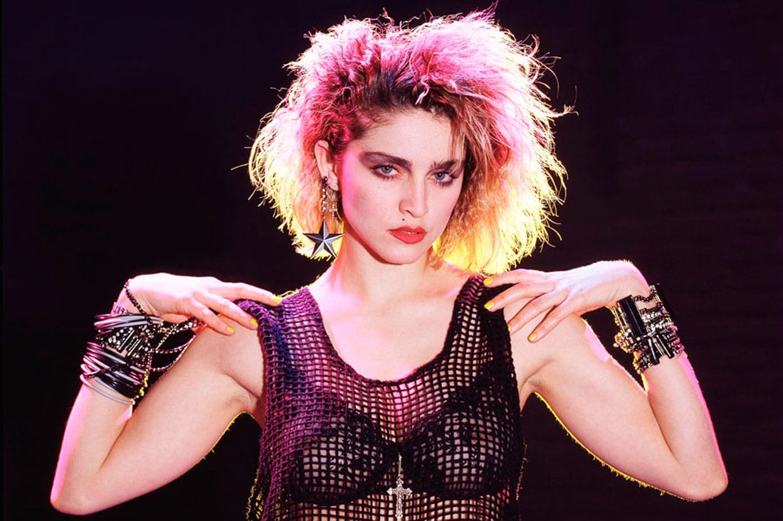 Madonna: la realizzazione del film biografico con star Julia Garner è in pausa mentre la popstar va in tour