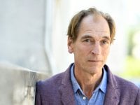 Julian Sands ancora disperso, il fratello dichiara: 'Nel mio cuore se n'è andato'