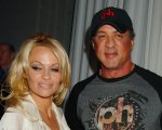 Pamela Anderson: 'Sylvester Stallone mi offrì un appartamento e una Porsche per diventare la sua ragazza n. 1'