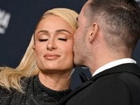 Paris Hilton è diventata madre: la star e il marito hanno dato il benvenuto al loro primo figlio