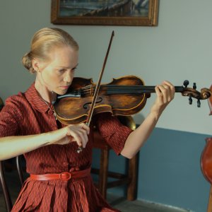 Terezin: Dominika Zeleníková in una scena del film