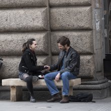 Il primo giorno della mia vita: Sara Serraiocco, Lino Guanciale in una scena del film