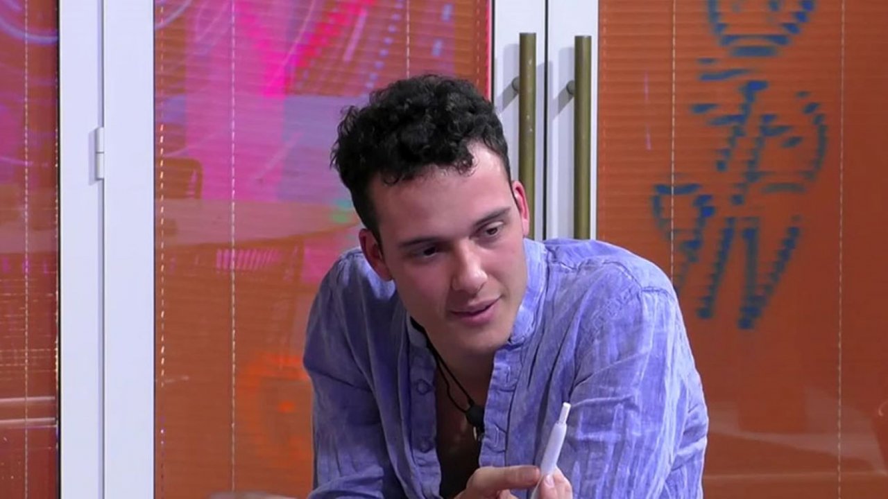 Big Brother Vip 7: Luca Onestini on Edoardo Donnamaria: "Secretly vomits"