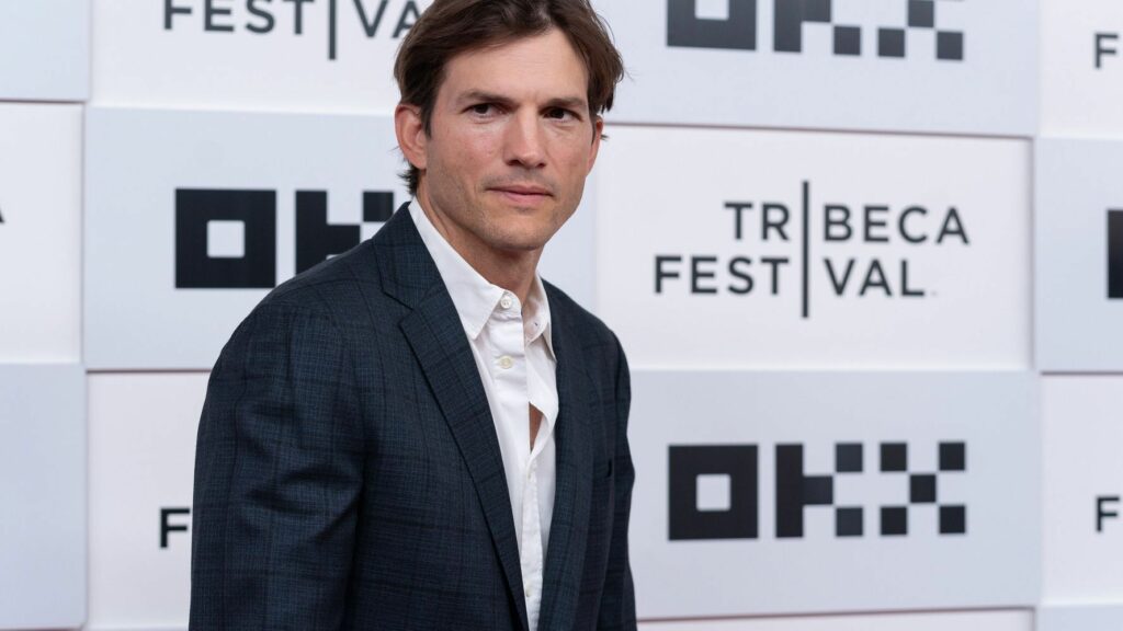Ashton Kutcher sul processo a Danny Masterson, accusato di stupro: 'Non so come andrà a finire'