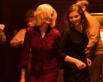 Roma 2023: Anne Hathaway e Thomasin McKenzie nel trailer dell'oscuro thriller Eileen