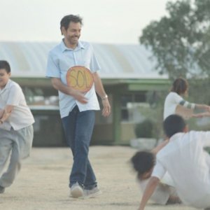 Radical: Eugenio Derbez in una scena del film