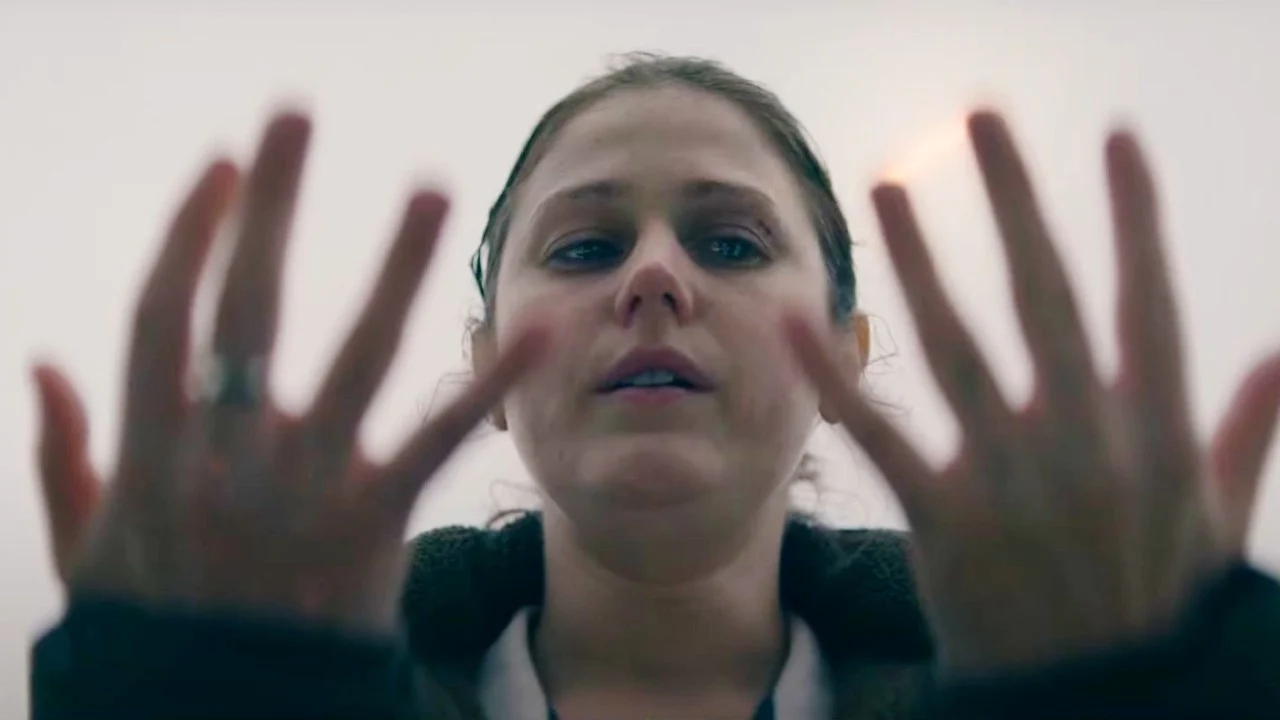 The Power: il teaser trailer della serie con Toni Collette sottotitolato in italiano