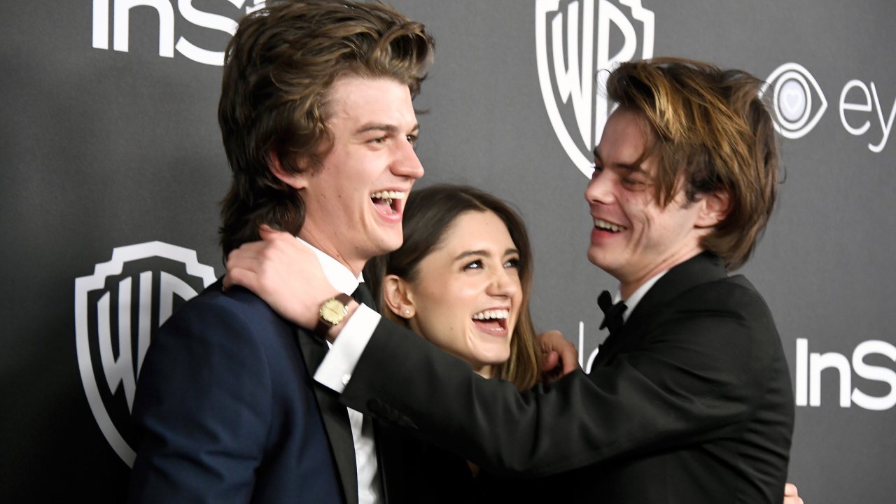 Stranger Things 2: Charlie Heaton rimosso da una scena perché rideva in continuazione di Joe Keery