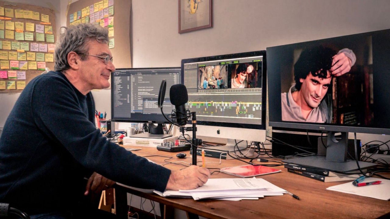 Laggiù qualcuno mi ama: Massimo Troisi secondo Mario Martone, trailer e poster del film