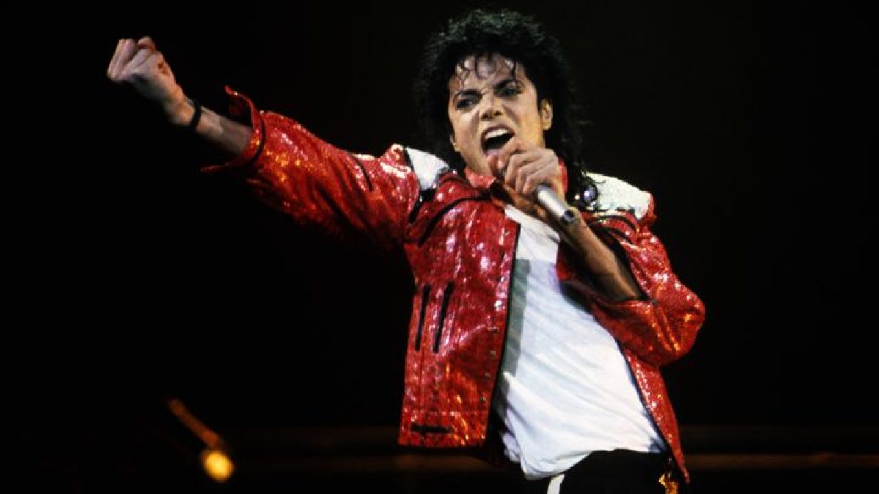 Michael Jackson, il regista di Leaving Neverland condanna il biopic: "Glorifica uno stupratore"