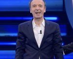 Sanremo 2023: Roberto Benigni apre il festival, ma è polemica per il compenso