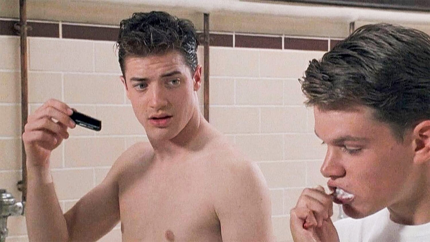 Scuola d'onore, Brendan Fraser ricorda la scena nella doccia: "Io e Matt Damon eravamo davvero nudi"