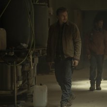 The Last of Us: Pedro Pascal con Lamar Johnson in una scena del quinto episodio