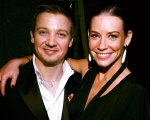Jeremy Renner, Evangeline Lilly rassicura i fan: 'Il recupero è stato miracoloso'
