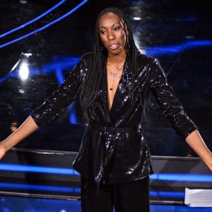 Sanremo 2023: Paola Egonu sul palco nella terza serata del Festival
