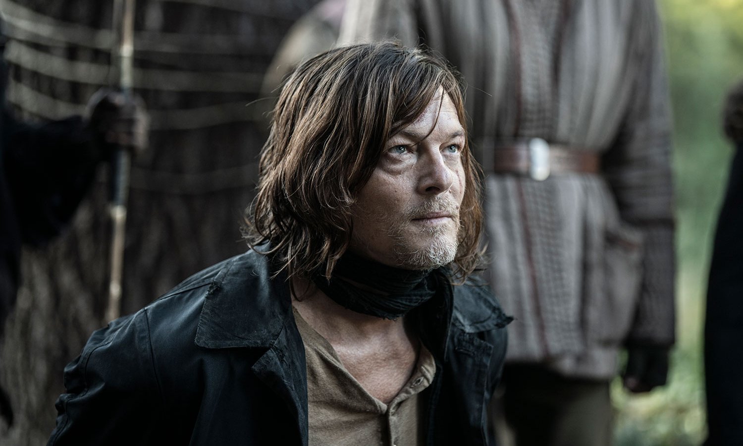 The Walking Dead: Daryl Dixon, nuove immagini dal set ci mostrano Norman Reedus e un altro personaggio