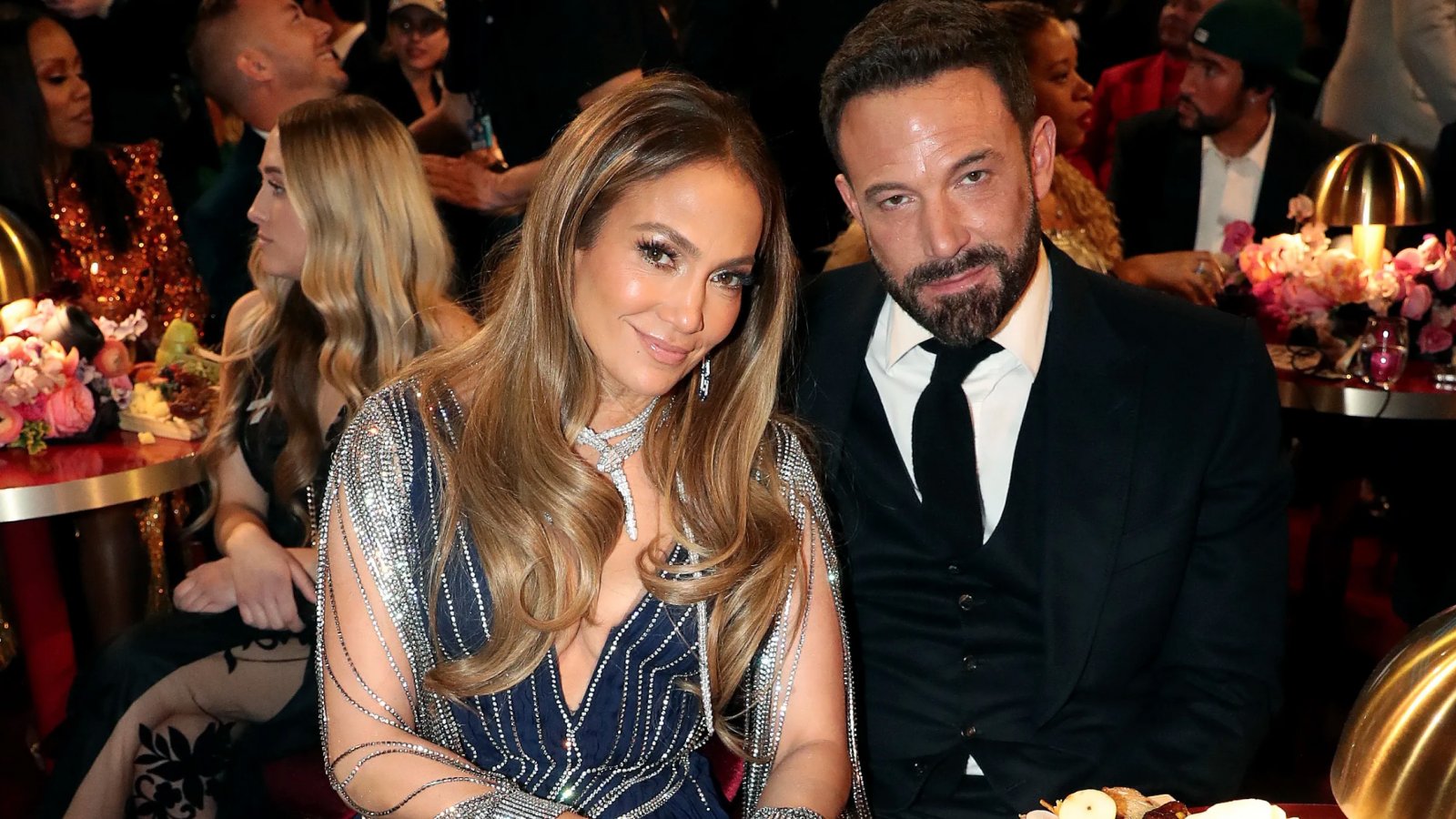 Jennifer Lopez prende in giro la faccia 'annoiata' di Ben Affleck ai Grammy Awards