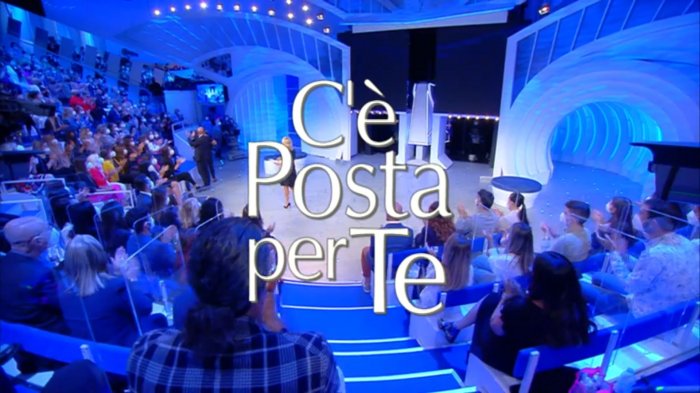 C'è posta per te stasera su Canale 5: stasera senza ospiti, ecco perchè
