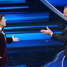 Sanremo 2023: Gianni Morandi e Amadeus in un momento della quarta serata