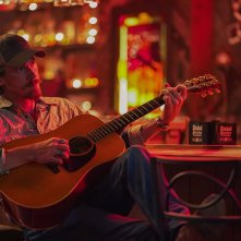 Tulsa King: Garrett Hedlund e la sua chitarra