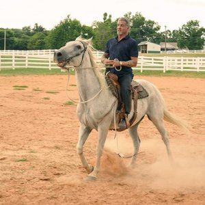 Tulsa King: Sylvester Stallone a cavallo nel ranch