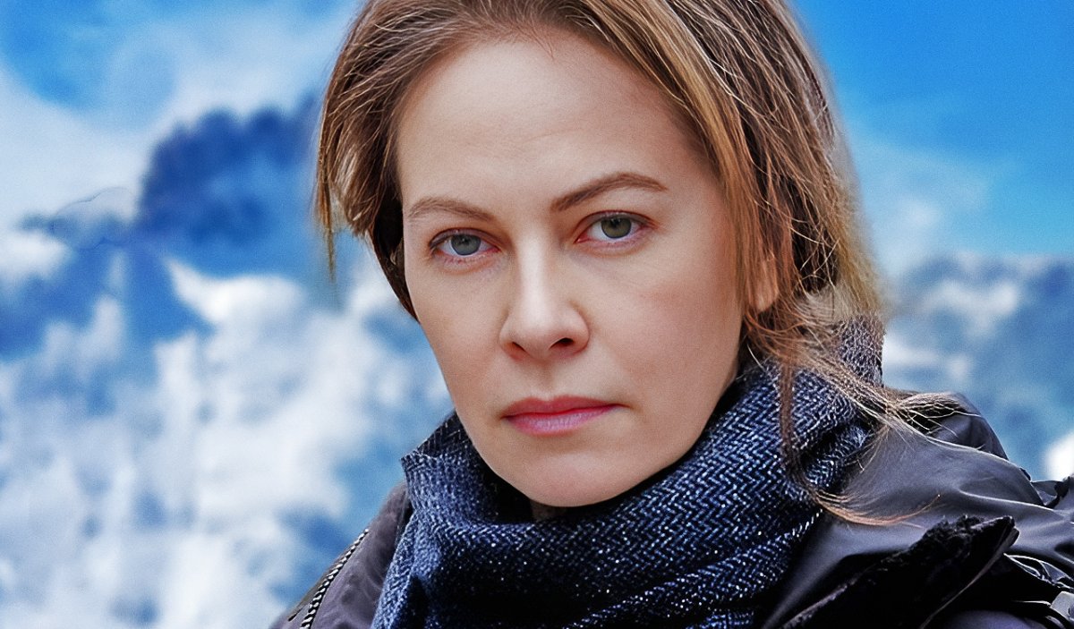 Fiori sopra l'inferno, la recensione Teresa Battaglia approda in tv con il volto di Elena Sofia Fiori sopra l'inferno, la recensione Teresa Battaglia approda in tv con il volto di Elena Sofia