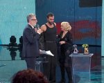 Che Tempo che Fa: Luciana Littizzetto 'spoglia' Marco Mengoni (VIDEO)