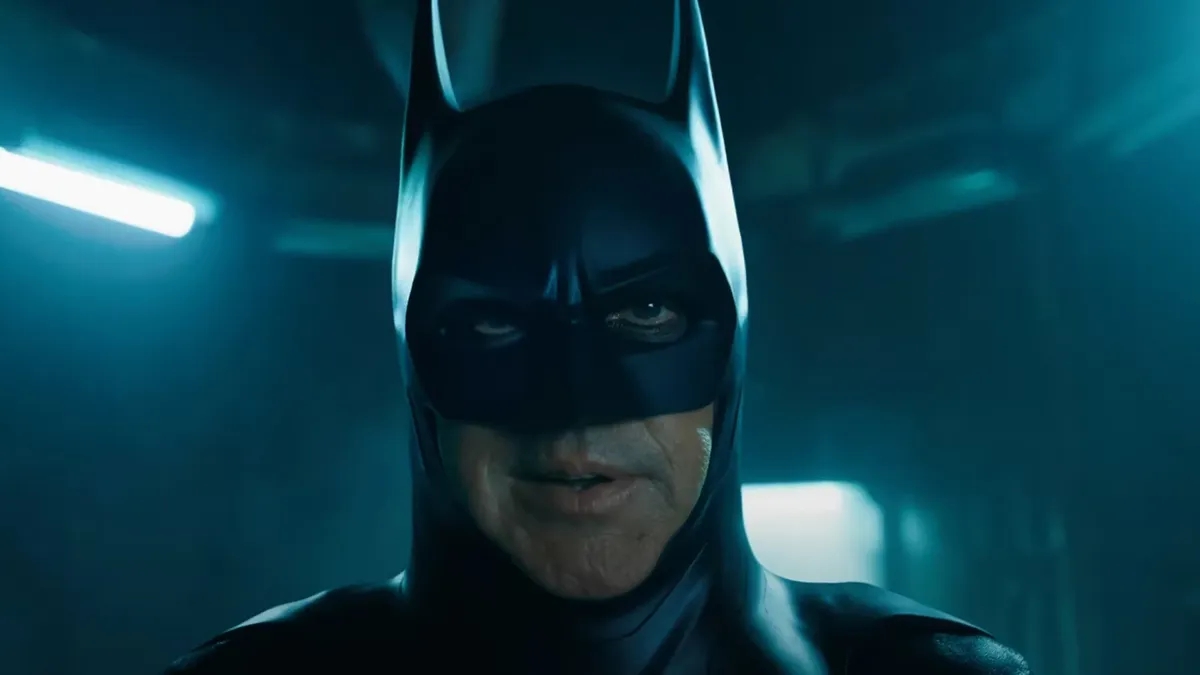 The Flash, il regista svela la 'cruciale differenza nel costume di Batman di Michael Keaton'