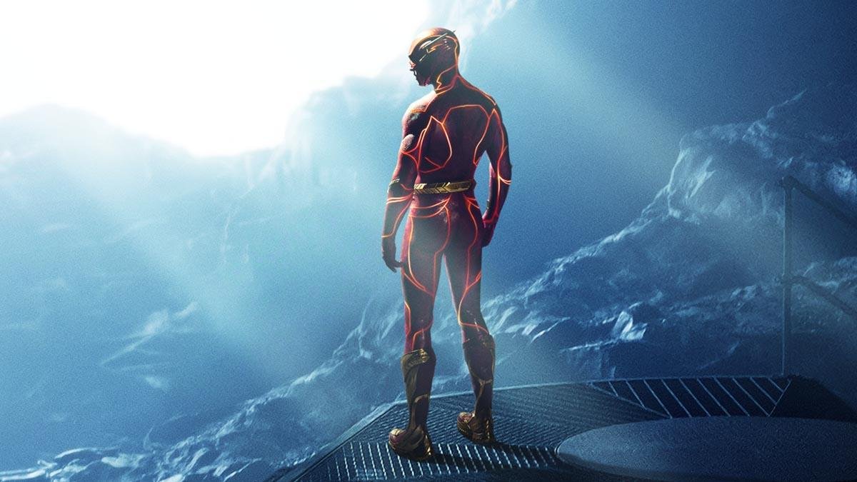 The Flash, un nuovo poster e tante scene inedite nel trailer internazionale del film DC (c'è anche Alfred!)
