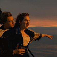 Kate Winslet e Leonardo DiCaprio in una famosissima scena del film Titanic
