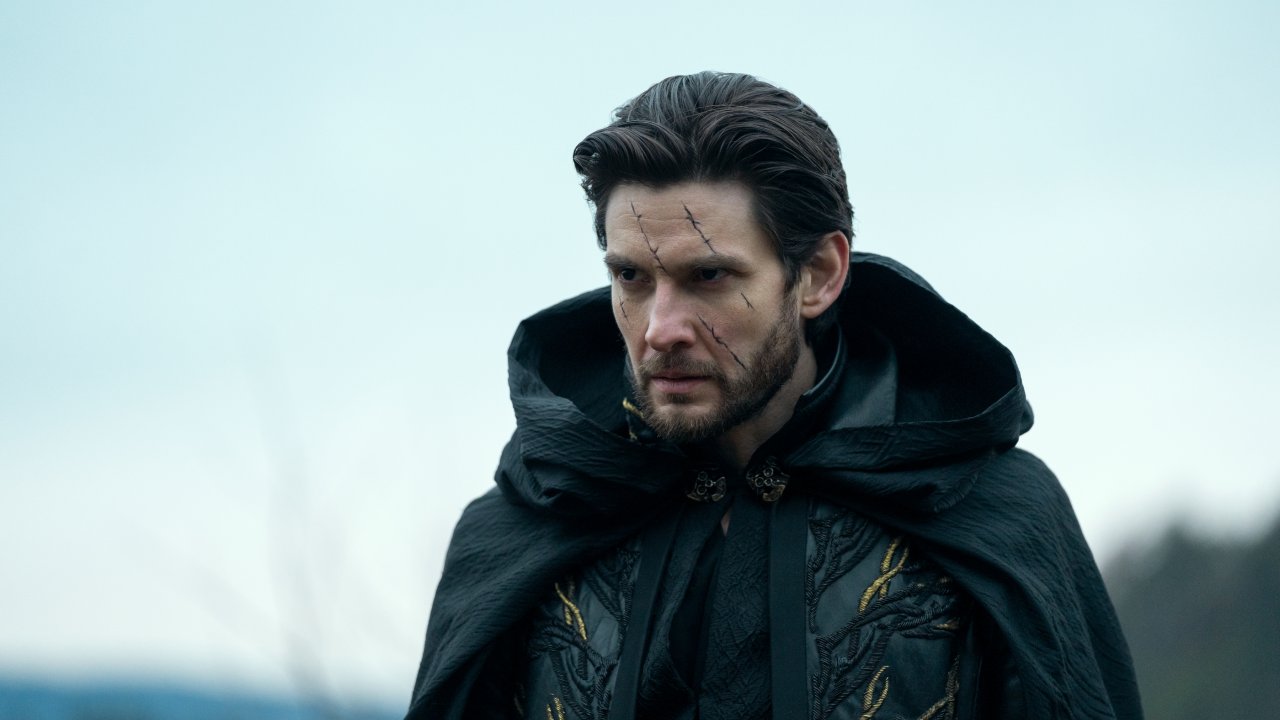Tenebre e ossa 2: la nuova clip con Ben Barnes anticipa il ritorno dell'Oscuro