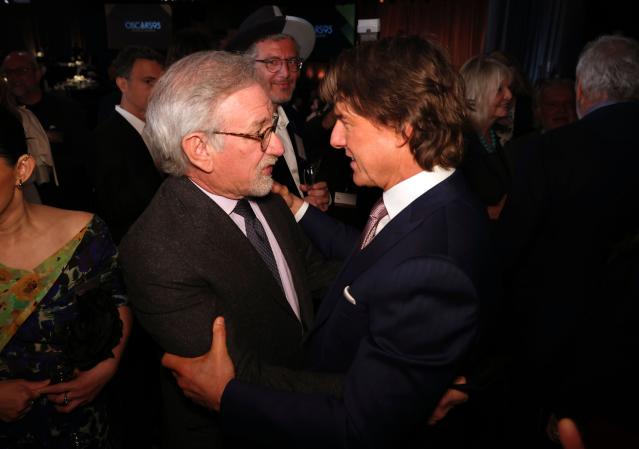 Steven Spielberg ha ringraziato Tom Cruise per aver 'salvato il cinema' con Top Gun: Maverick