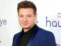 Jeremy Renner aggiorna i fan sulla sua salute promuovendo sui social la serie Rennervations