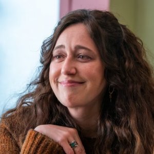 Non così vicino: Mariana Treviño in una scena del film