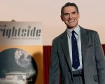 Hello Tomorrow!: Billy Crudup si diverte a paragonare il personaggio della serie con il Dottor Manhattan
