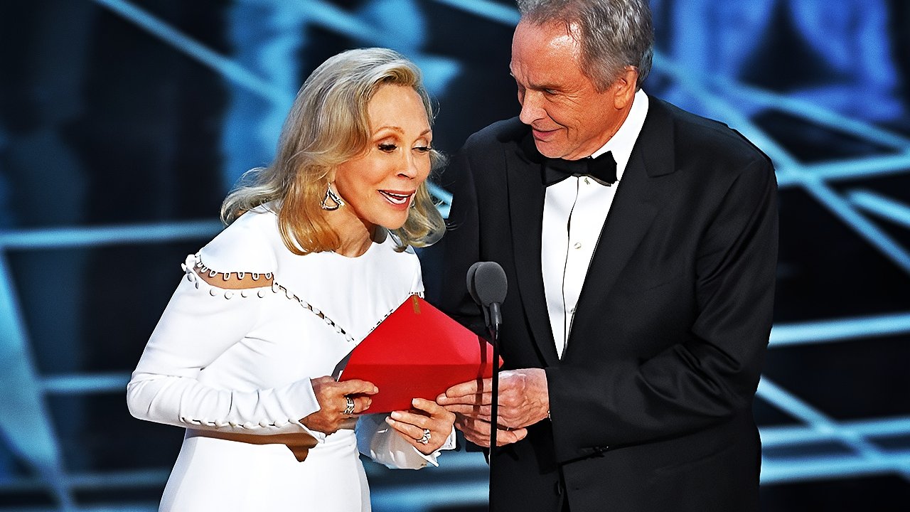 Oscar: i momenti shock della cerimonia, da La La Land al rifiuto di Marlon Brando