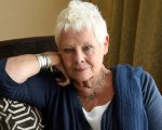 Judi Dench ha perso quasi del tutto la vista: 'Memorizzare le mie battute è quasi impossibile'