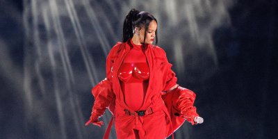 Rihanna Teases Super Bowl Appearance: “5 Weeks From Today” – Deadline