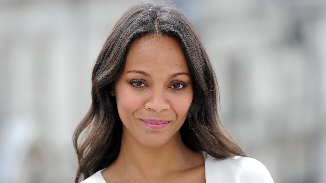 Zoe Saldana protagonista del survival movie dei fratelli Russo The Bluff
