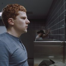 Manodrome: Jesse Eisenberg in una scena