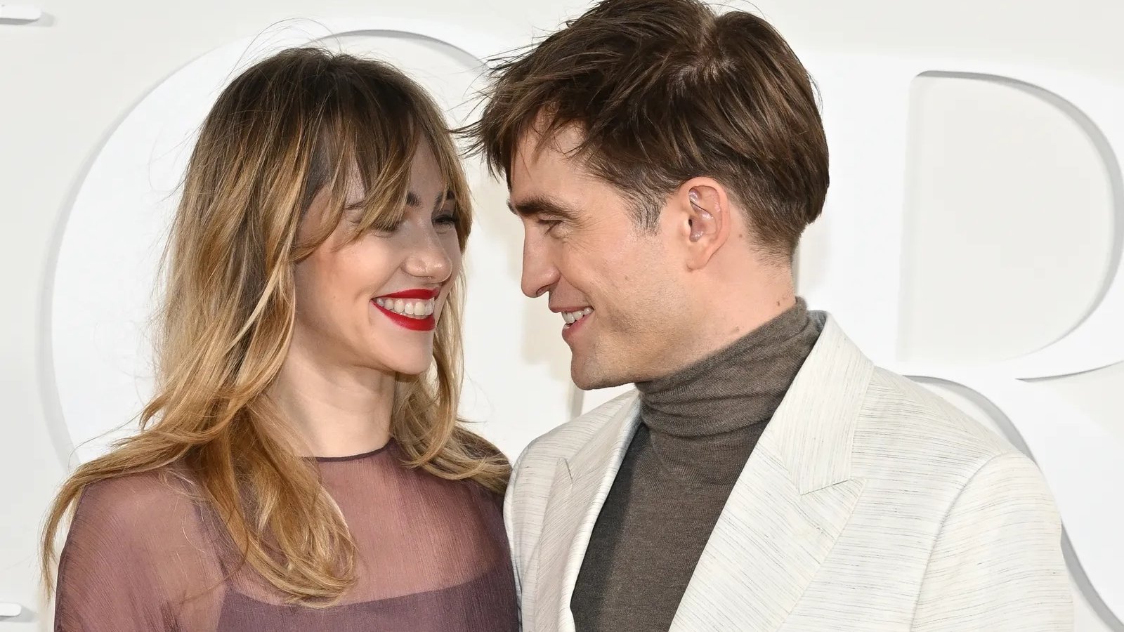 Suki Waterhouse su Robert Pattinson: 'Sono scioccata... Sono così felice con qualcuno da quasi 5 anni!'