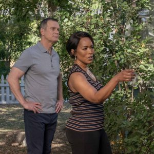 9-1-1: Peter Krause e Angela Bassett nella sesta stagione