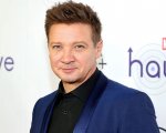 Jeremy Renner aggiorna sulla riabilitazione: 'Via all'elettroterapia'