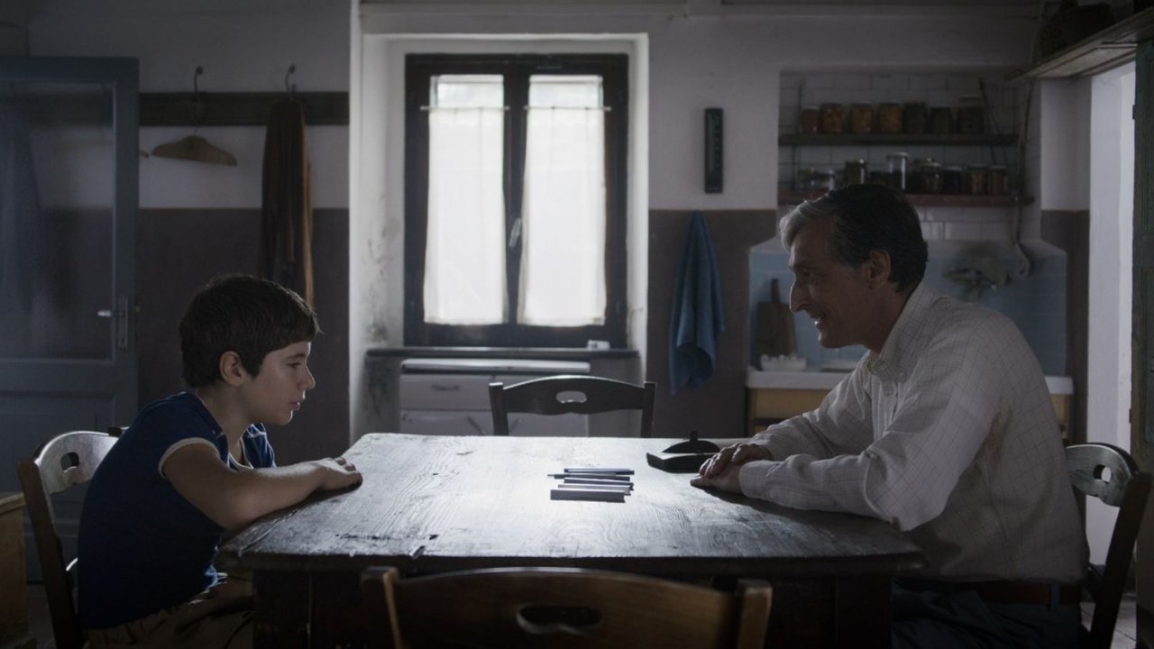 Le proprietà dei metalli: il trailer del film di Antonio Bigini, presentato oggi a Berlino 2023