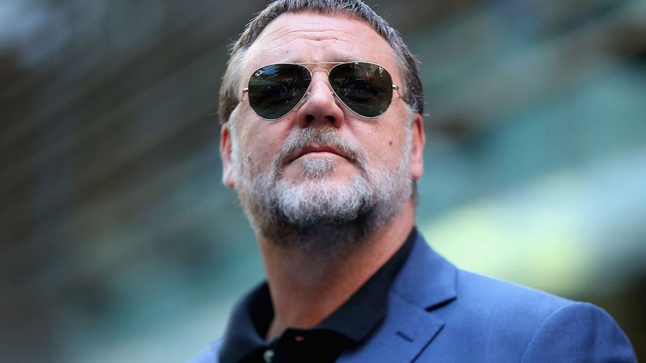 Russell Crowe e Karen Gillan star del cold case thriller australiano Sleeping Dogs